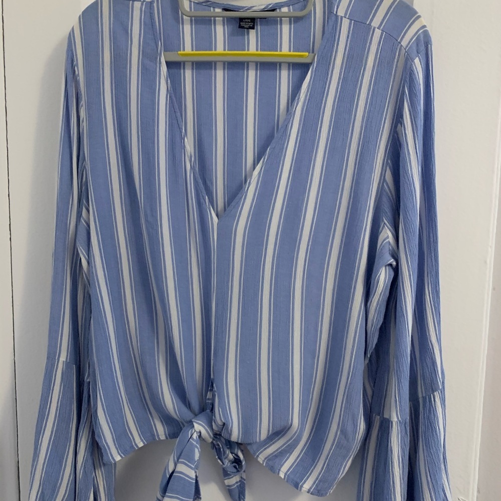 Ruffle like sleeve blouse